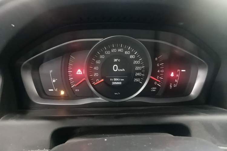 Used Volvo XC60 2017 T5 AWD Smart Upgrade Model Instrument Cluster