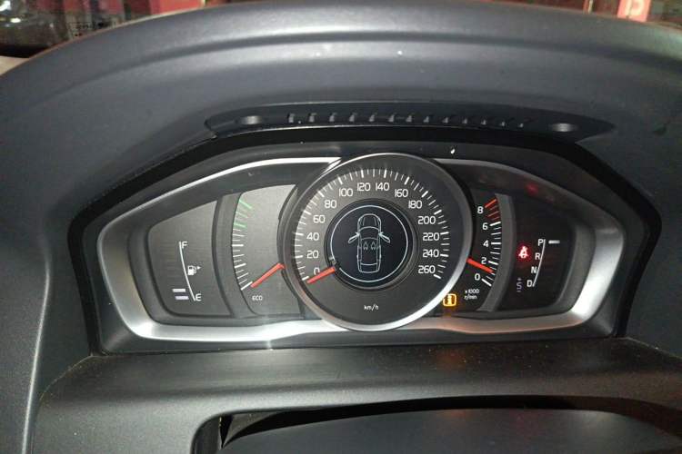 Used Volvo XC60 2017 T5 AWD Smart Upgrade Model Instrument Cluster