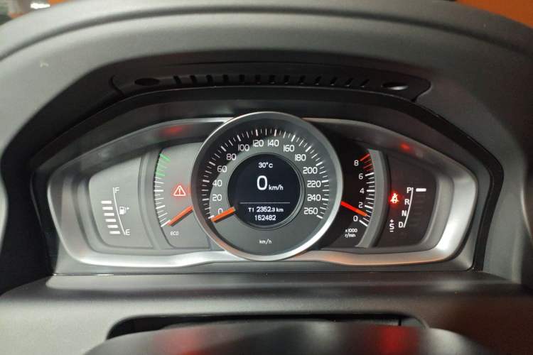 Used Volvo XC60 2017 T5 Smart Upgrade Edition Instrument Cluster