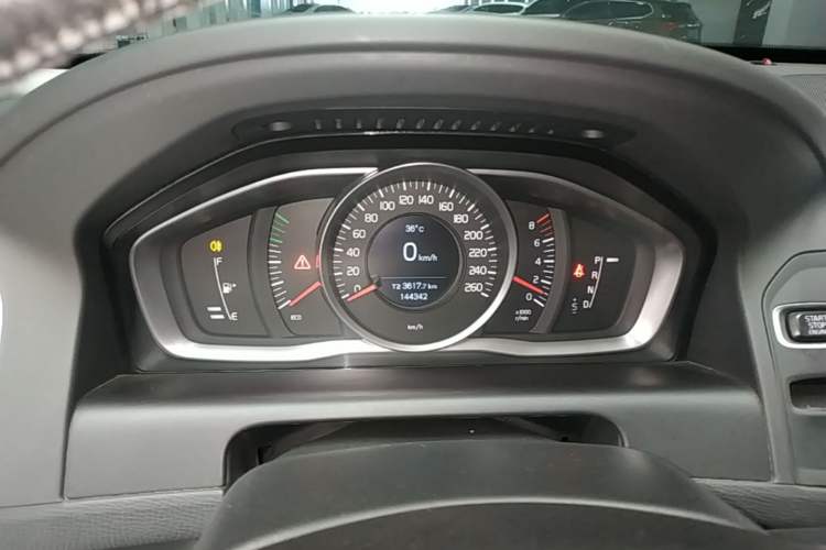 Used Volvo XC60 2017 T5 AWD Smart Upgrade Edition Instrument Cluster