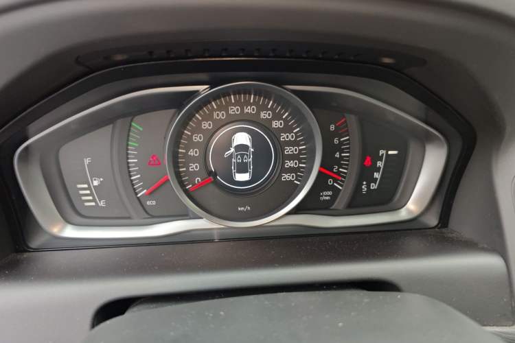 Used Volvo XC60 2017 T5 AWD Smart Upgrade Edition Instrument Cluster