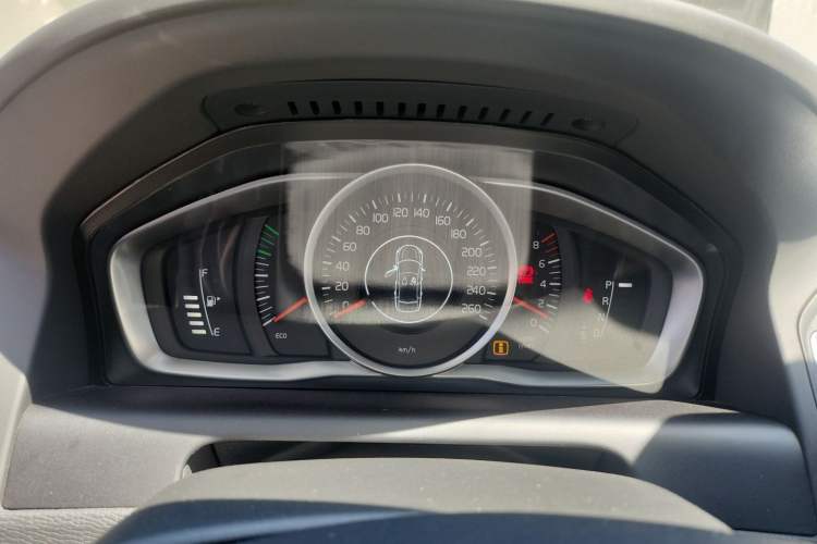 Used Volvo XC60 2017 T5 Smart Upgrade Edition Instrument Cluster