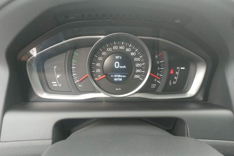 Used Volvo XC60 2017 T5 AWD Smart Upgrade Edition Instrument Cluster