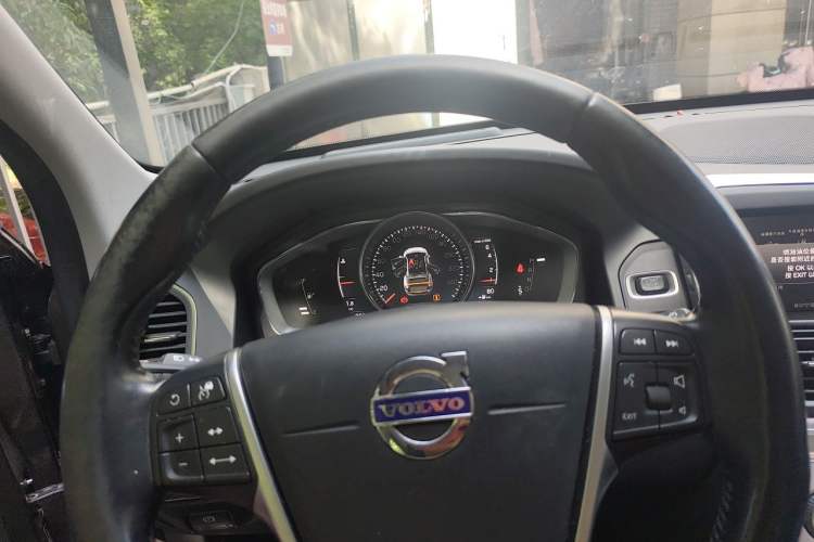 Used Volvo XC60 2017 T5 AWD Smart Upgrade Edition Instrument Cluster