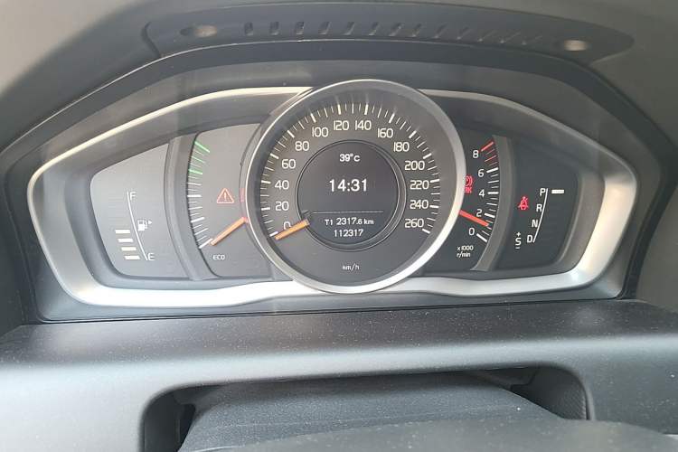 Used Volvo XC60 2017 T5 AWD Smart Upgrade Model Instrument Cluster