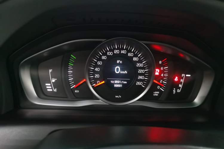 Used Volvo XC60 2017 T5 AWD Smart Upgrade Edition Instrument Cluster