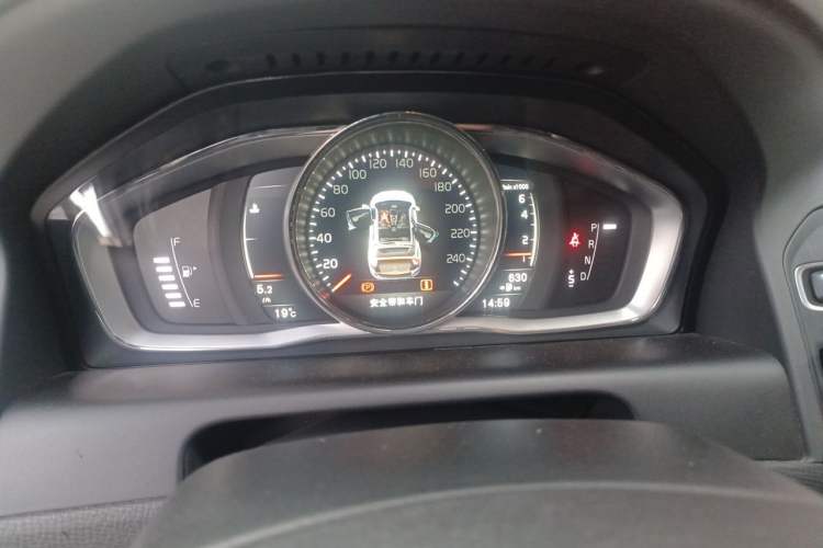 Used Volvo XC60 2017 T5 AWD Smart Upgrade Edition Instrument Cluster