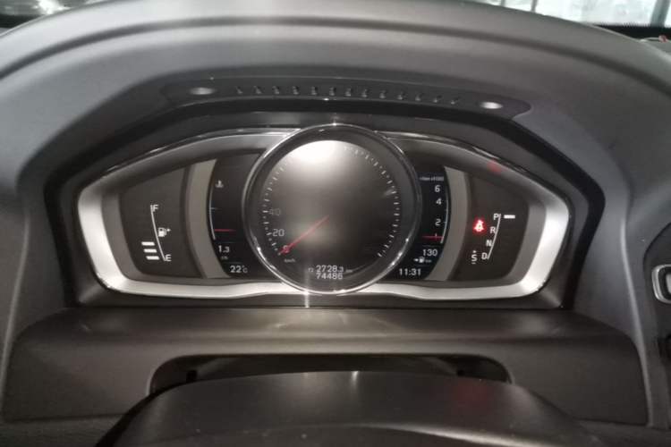 Used Volvo XC60 2017 T5 AWD Smart Upgrade Edition Instrument Cluster