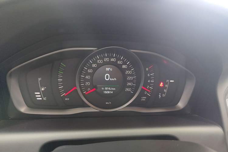 Used Volvo XC60 2017 T5 AWD Smart Upgrade Edition Instrument Cluster