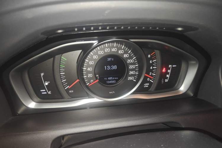 Used Volvo XC60 2017 T5 AWD Smart Upgrade Model Instrument Cluster