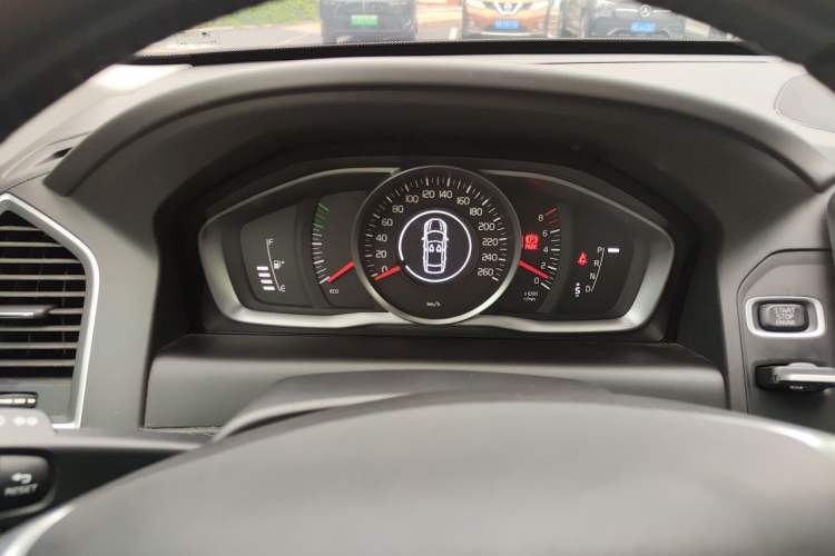 Used Volvo XC60 2017 T5 Smart Upgrade Edition Instrument Cluster