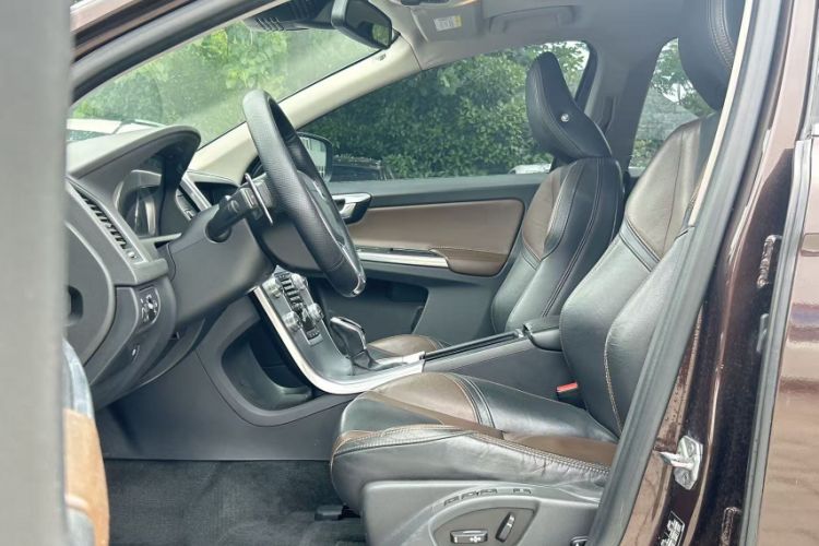 Used Volvo XC60 2017 T5 AWD Smart Drive Edition Interior 1