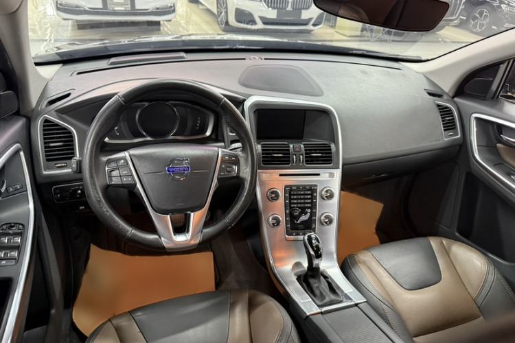 Used Volvo XC60 2017 T5 AWD Smart Upgrade Edition Interior 1