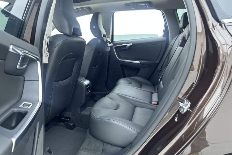 Used Volvo XC60 2017 T5 AWD Smart Upgrade Edition Interior 2