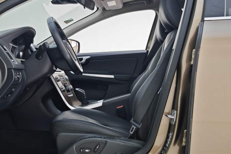 Used Volvo XC60 2017 T5 Smart Upgrade Edition Interior 2