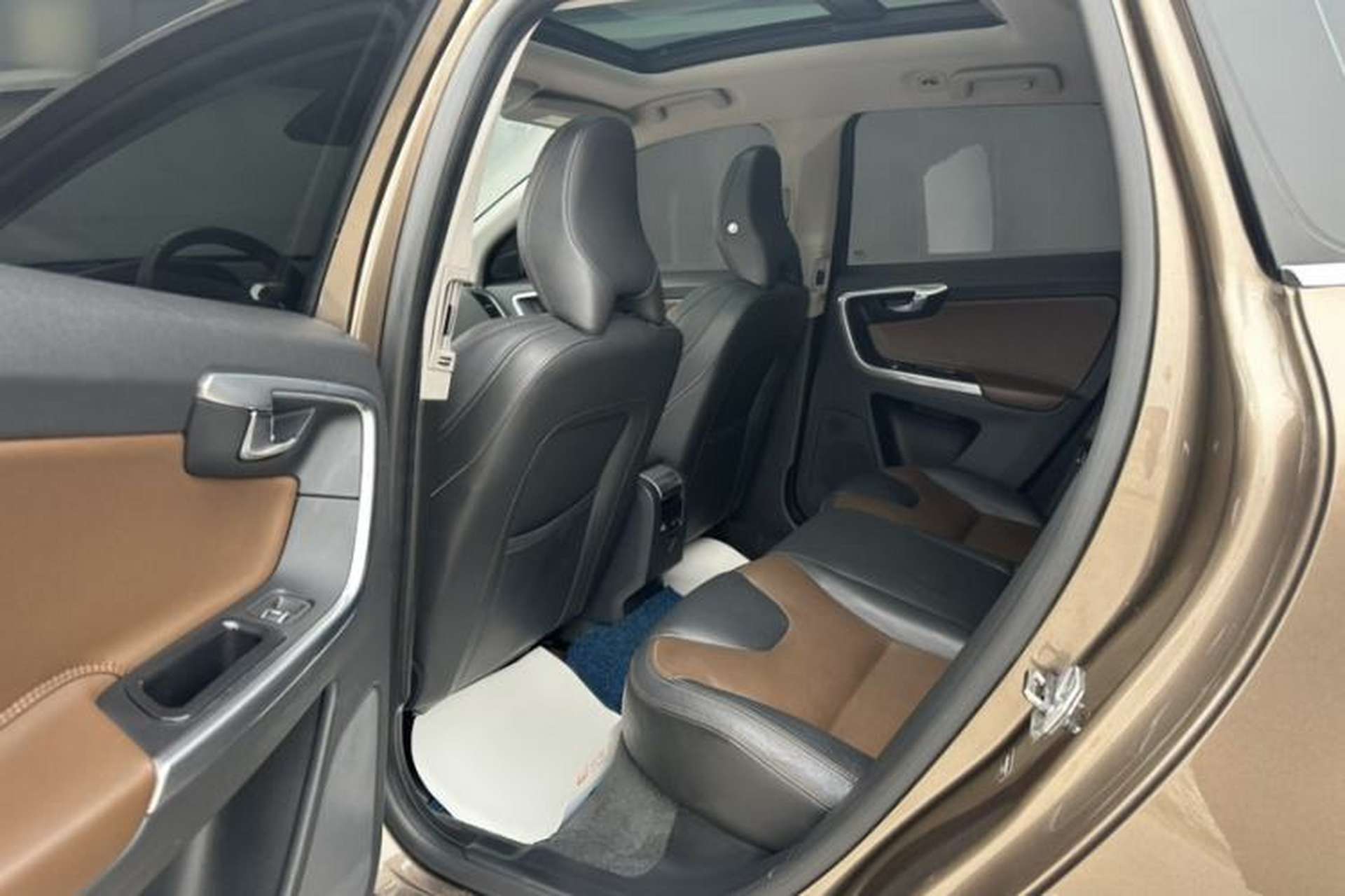 Used Volvo XC60 2017 T5 AWD Smart Upgrade Edition Interior 2