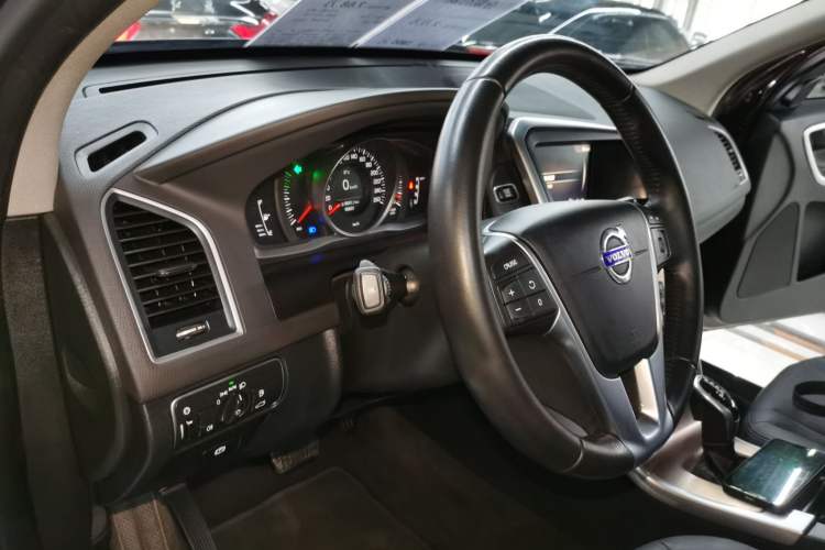 Used Volvo XC60 2017 T5 AWD Smart Upgrade Edition Interior 2