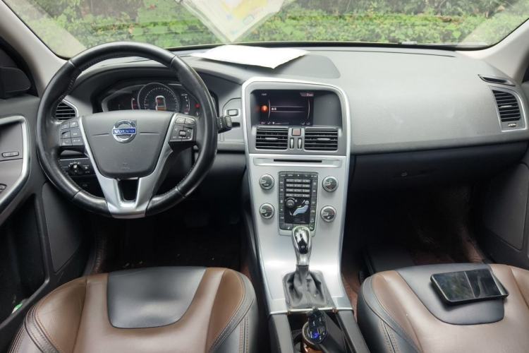 Used Volvo XC60 2017 T5 AWD Smart Upgrade Edition Interior 2