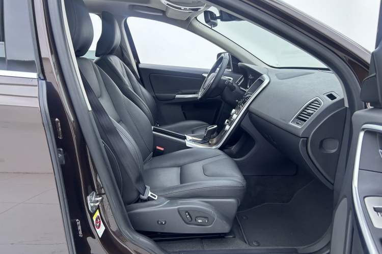 Used Volvo XC60 2017 T5 AWD Smart Upgrade Edition Interior 3
