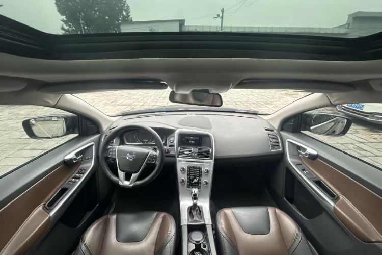 Used Volvo XC60 2017 T5 AWD Smart Drive Edition Interior 3