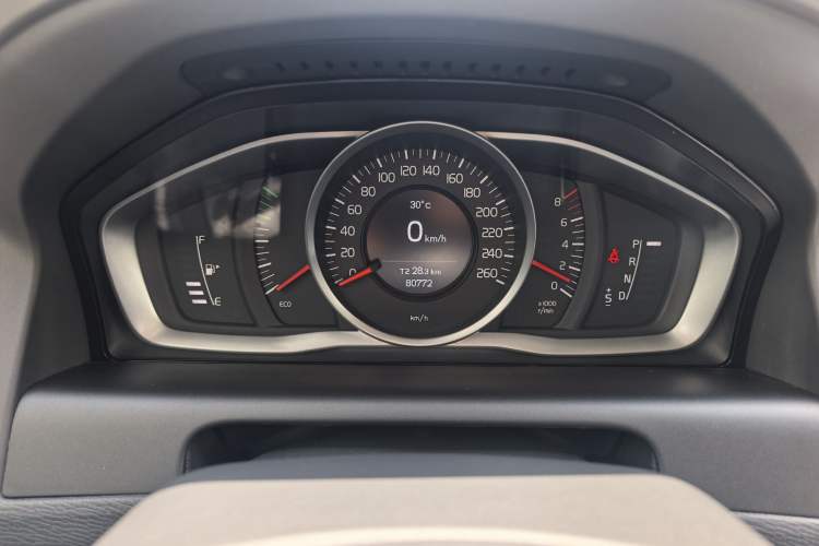 Used Volvo XC60 2017 T5 AWD Smart Upgrade Edition Interior 3