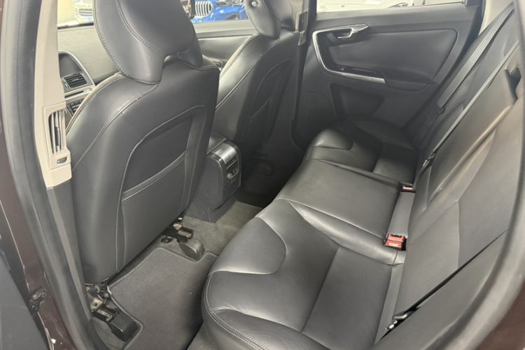 Used Volvo XC60 2017 T5 AWD Smart Upgrade Edition Interior 3