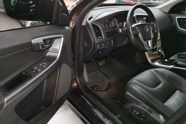 Used Volvo XC60 2017 T5 AWD Smart Upgrade Edition Interior 3