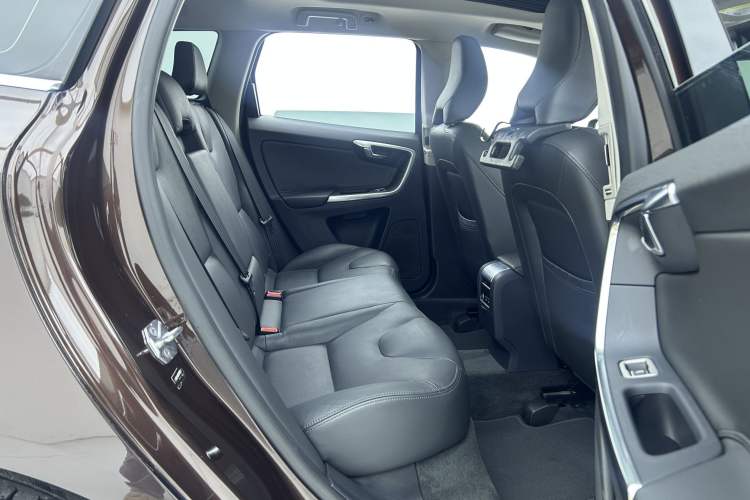 Used Volvo XC60 2017 T5 AWD Smart Upgrade Edition Interior 4