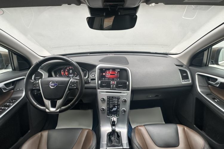 Used Volvo XC60 2017 T5 AWD Smart Upgrade Edition Interior 4