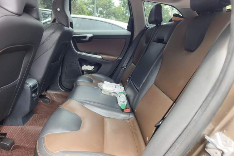 Used Volvo XC60 2017 T5 AWD Smart Upgrade Edition Interior 4