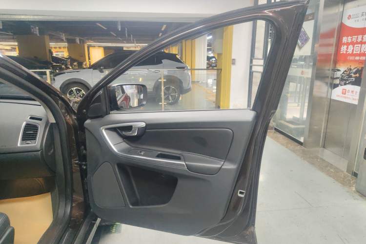 Used Volvo XC60 2017 T5 Smart Upgrade Edition Interior 5