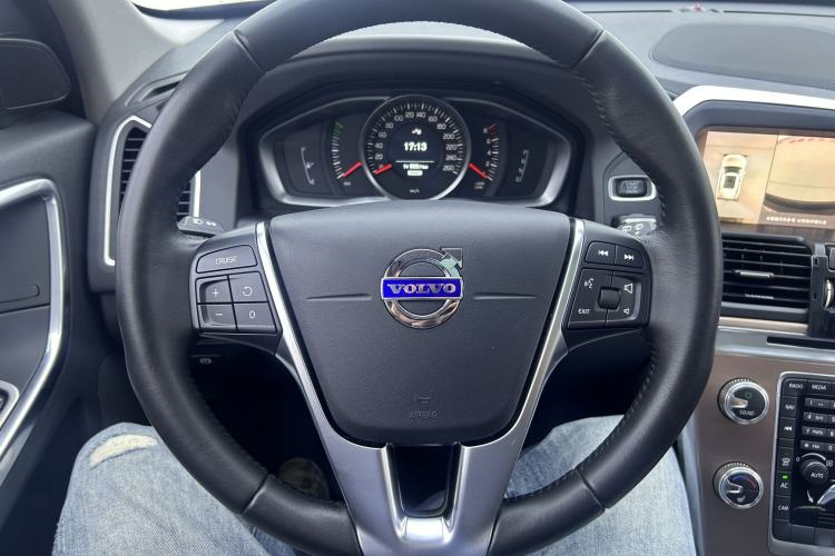 Used Volvo XC60 2017 T5 AWD Smart Upgrade Edition Interior 6