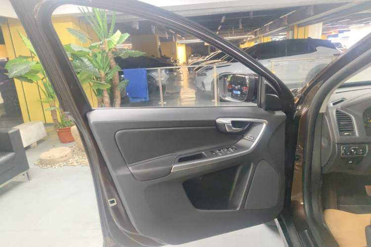 Used Volvo XC60 2017 T5 Smart Upgrade Edition Interior 7