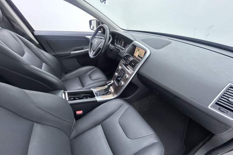 Used Volvo XC60 2017 T5 AWD Smart Upgrade Edition Interior 7