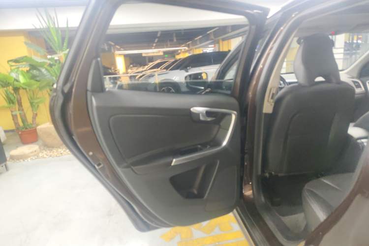 Used Volvo XC60 2017 T5 Smart Upgrade Edition Interior 8