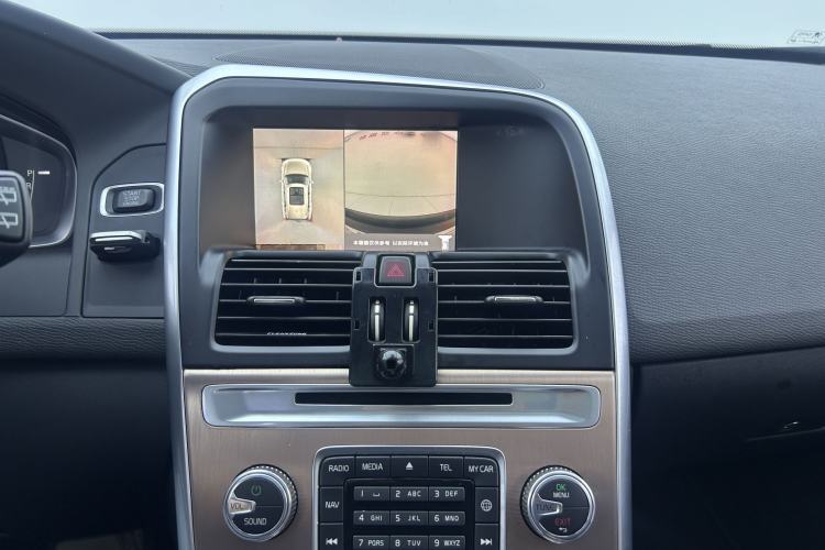 Used Volvo XC60 2017 T5 AWD Smart Upgrade Edition Interior 9