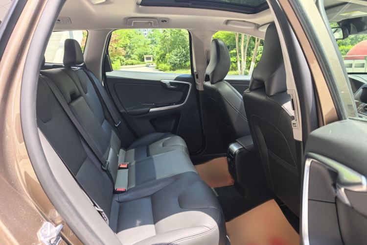 Used Volvo XC60 2017 T5 AWD Smart Upgrade Edition Interior 9