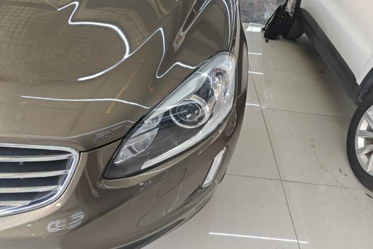 Used Volvo XC60 2017 T5 AWD Smart Upgrade Edition Left Front Headlight