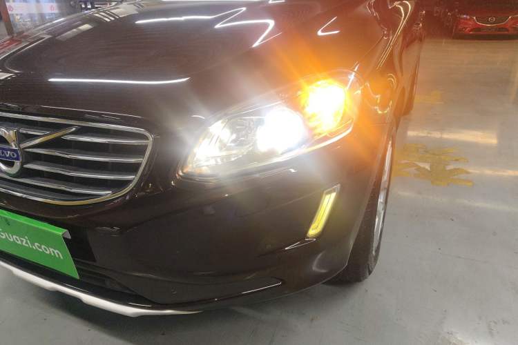 Used Volvo XC60 2017 T5 Smart Upgrade Edition Left Front Headlight