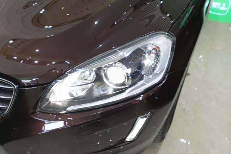 Used Volvo XC60 2017 T5 AWD Smart Upgrade Edition Left Front Headlight