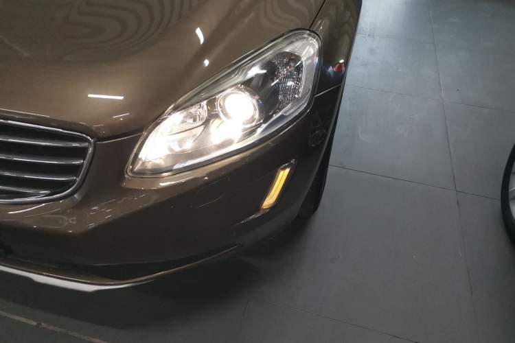 Used Volvo XC60 2017 T5 Smart Upgrade Edition Left Front Headlight