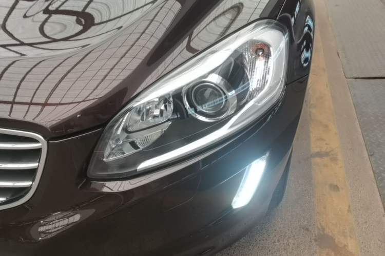 Used Volvo XC60 2017 T5 AWD Smart Upgrade Edition Left Front Headlight