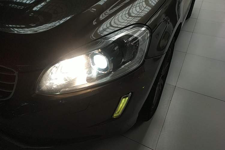 Used Volvo XC60 2017 T5 AWD Smart Upgrade Edition Left Front Headlight