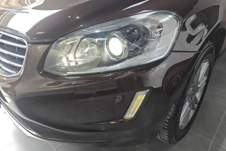 Used Volvo XC60 2017 T5 AWD Smart Upgrade Edition Left Front Headlight