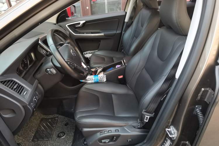 Used Volvo XC60 2017 T5 AWD Smart Upgrade Edition Left Front Seat