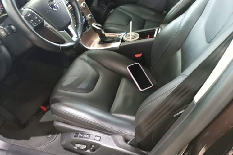 Used Volvo XC60 2017 T5 AWD Smart Upgrade Edition Left Front Seat