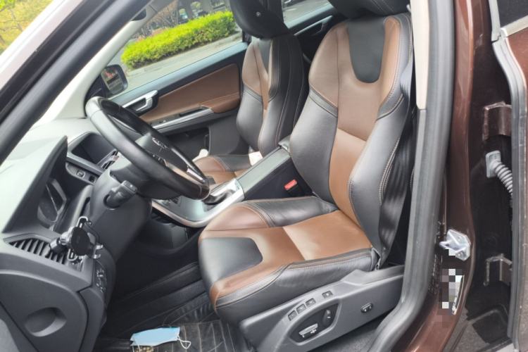 Used Volvo XC60 2017 T5 AWD Smart Upgrade Edition Left Front Seat