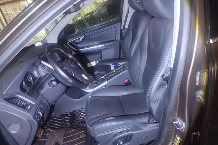 Used Volvo XC60 2017 T5 AWD Smart Upgrade Edition Left Front Seat