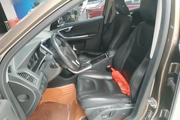 Used Volvo XC60 2017 T5 AWD Smart Upgrade Edition Left Front Seat