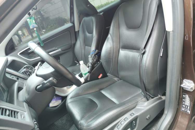 Used Volvo XC60  Left Front Seat